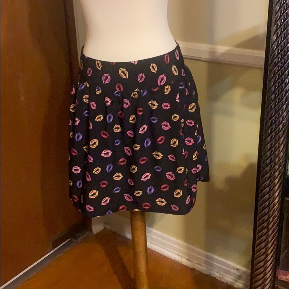 ❤️❤️❤️Forever 21 MINI SKIRT WITH LIP PRINTS XL